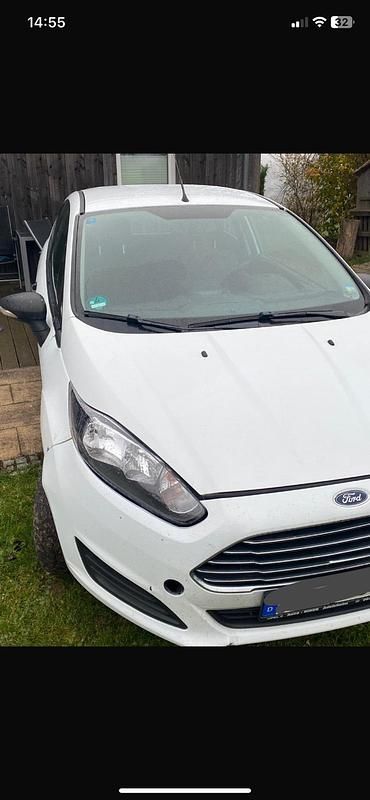 Weiß Gebraucht 2014 Ford Fiesta Kleinwagen | 2.700 € - Bild 1/4