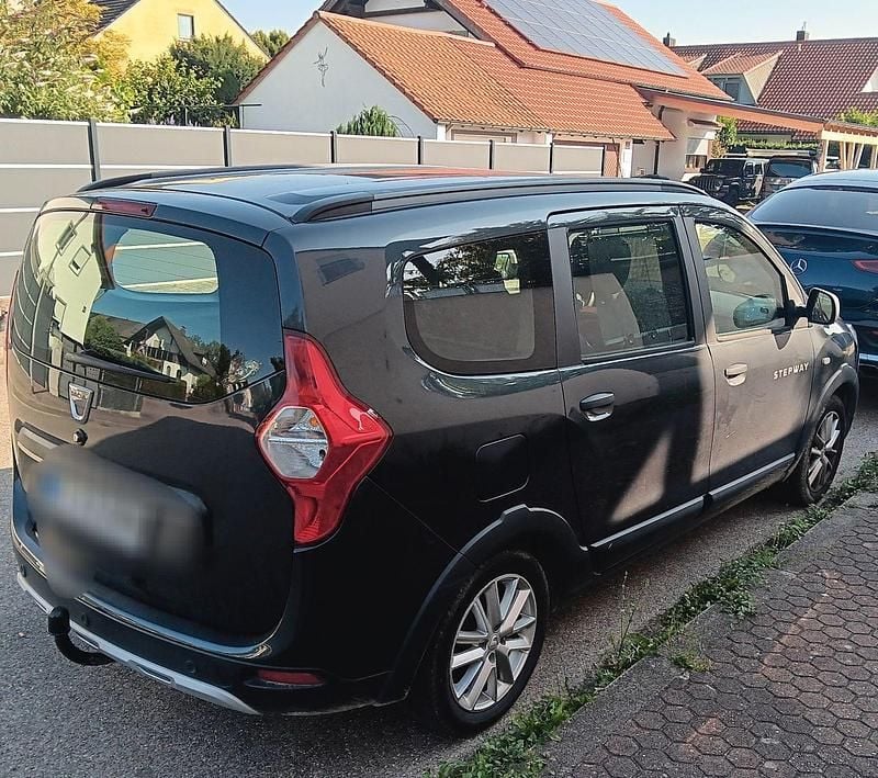 Blau Gebraucht 2021 Dacia Lodgy Stepway Van / Kleinbus | 14.999 € (Fairer Preis) - Bild 1/4