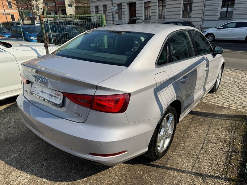 Gebraucht Audi A3 Attraction 140 PS (102 kW) 2013 Grau Limousine
