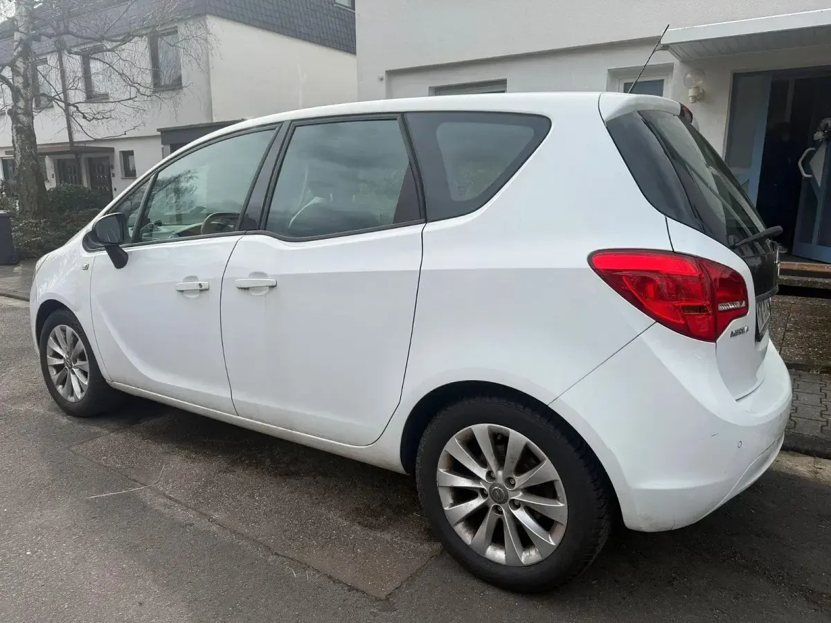 Używany Opel Meriva 101 KM (74 kW) 2015 Biały Minivan