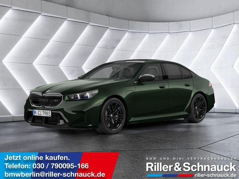 Grün Neu 2025 BMW M5 Sport Line Limousine | 172.910 € - Bild 1/4