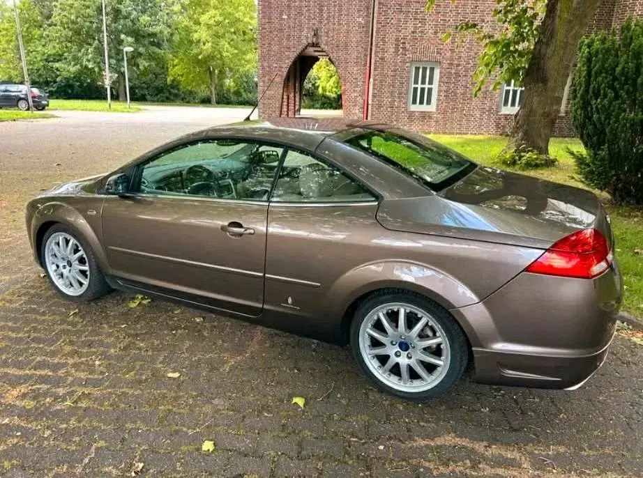 Gebraucht Ford Focus Cabriolet 145 PS (106 kW) 2008 Braun Cabrio