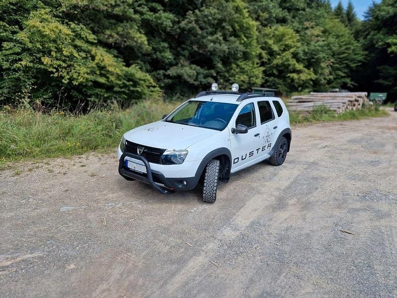 Weiß Gebraucht 2013 Dacia Duster SUV | 7.990 € (Fairer Preis) - Bild 1/4