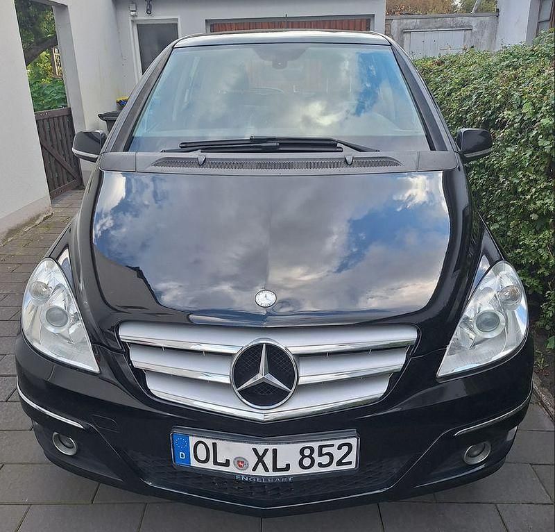 Schwarz Gebraucht 2009 Mercedes B180 Van / Kleinbus | 3.800 € (Fairer Preis) - Bild 1/4