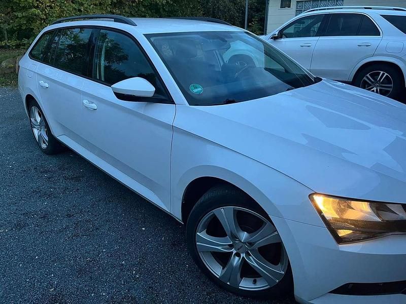 Gebraucht Skoda Superb 120 PS (88 kW) 2015 Weiß Kombi