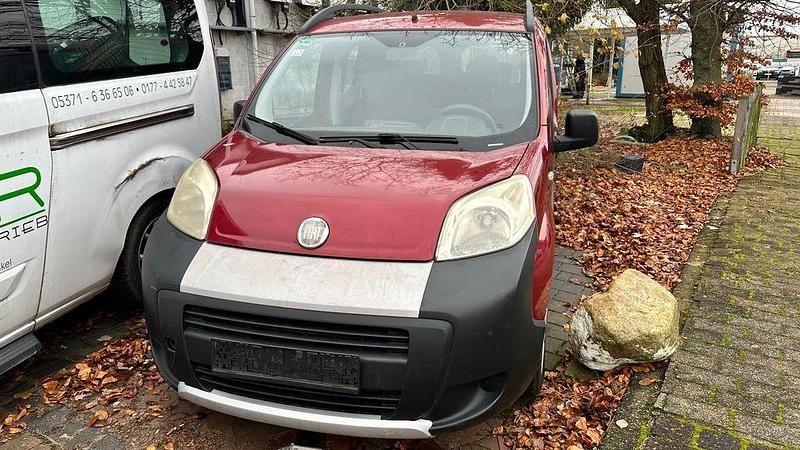 Rot Gebraucht 2009 Fiat Fiorino Van / Kleinbus | 4.000 € (Fairer Preis) - Bild 1/4