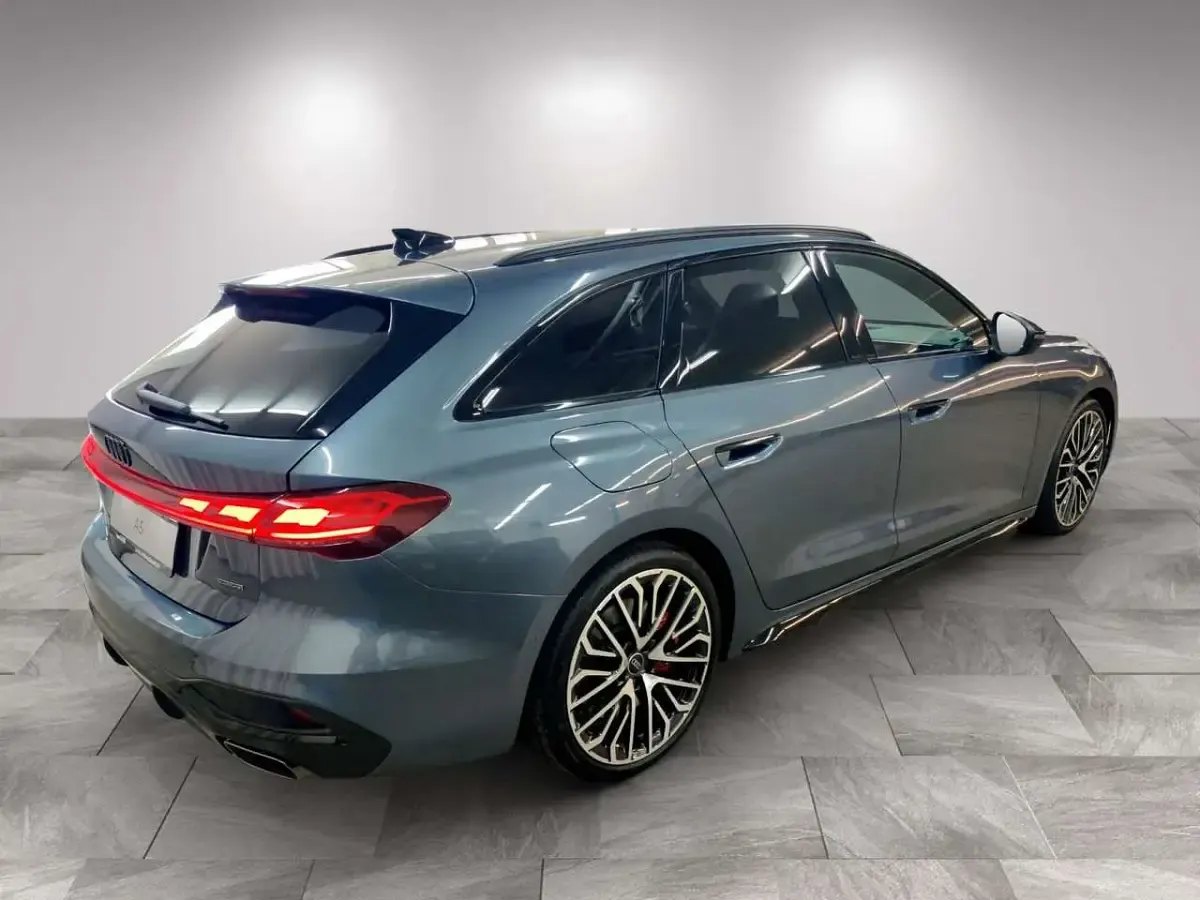 Neu Audi A5 367 PS (269 kW) 2026 Horizontblau metallic Kombi