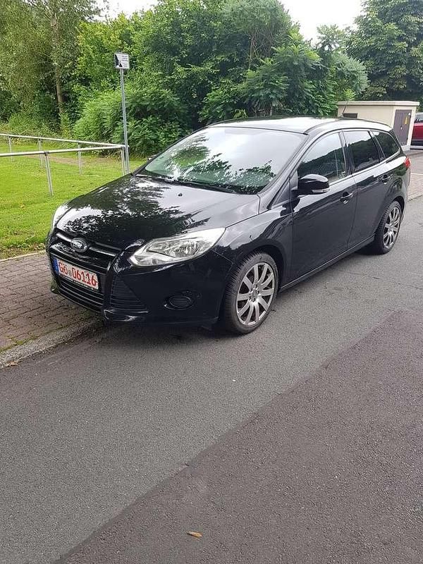 Schwarz Gebraucht 2014 Ford Focus Kombi | 1.650 € (Superpreis) - Bild 1/4