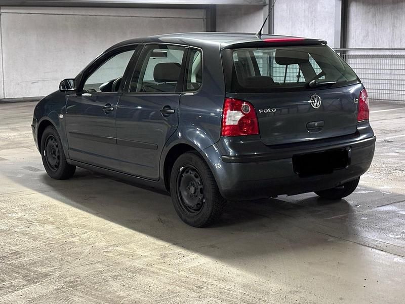 Gebraucht VW Polo 64 PS (47 kW) 2004 Grau Kleinwagen