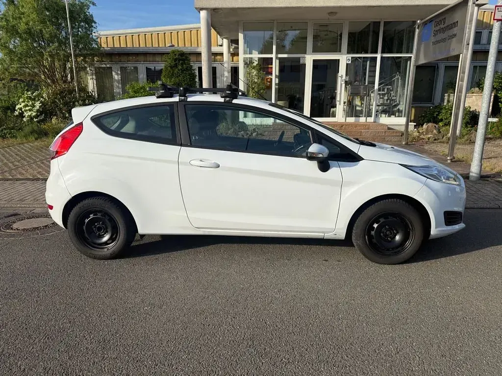 Gebraucht Ford Fiesta Trend 75 PS (55 kW) 2017 Weiß Kleinwagen