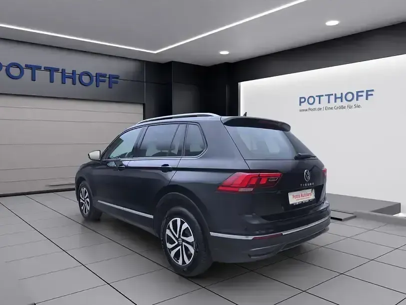 Gebraucht VW Tiguan Active 150 PS (110 kW) 2022 Deep black perleffekt SUV