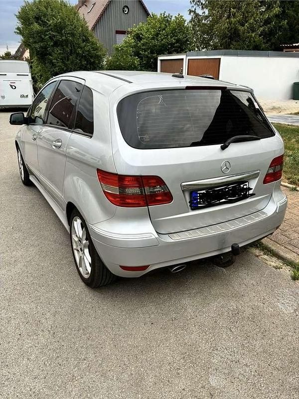 Silber Gebraucht 2009 Mercedes B200 Van / Kleinbus | 5.100 € (Fairer Preis) - Bild 1/4
