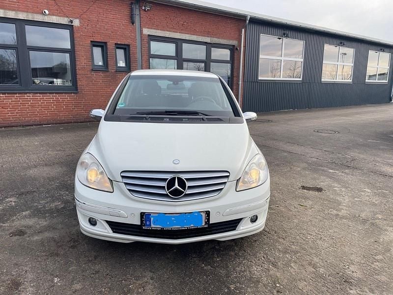 Weiß Gebraucht 2007 Mercedes B150 Van / Kleinbus | 4.799 € (Fairer Preis) - Bild 1/4