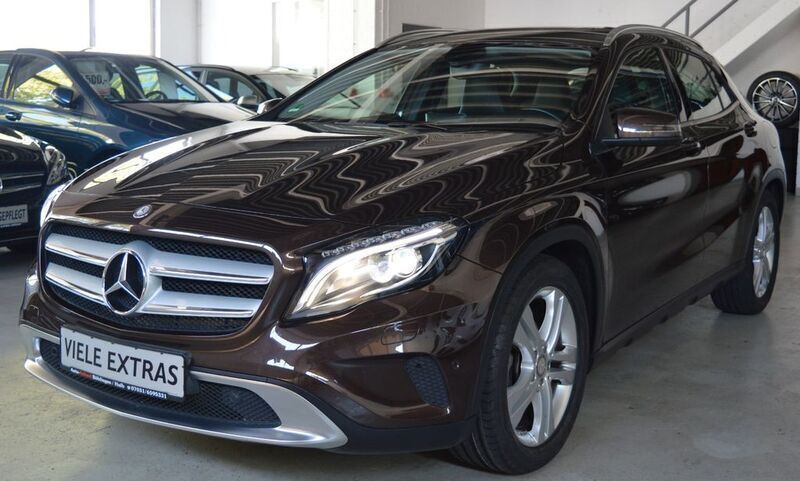 Braun Gebraucht 2015 Mercedes GLA200 Urban SUV | 17.300 € (Guter Preis) - Bild 1/4