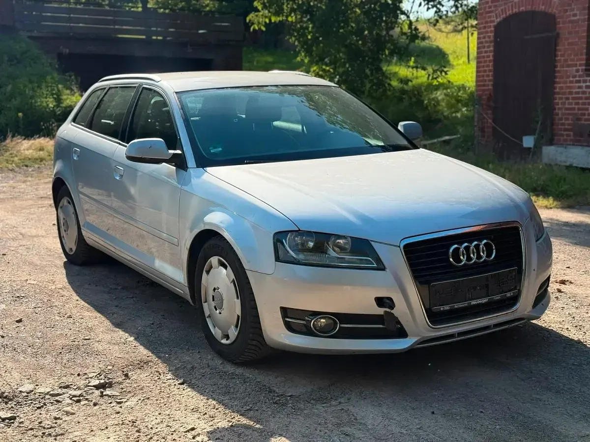 Gebraucht Audi A3 105 PS (77 kW) 2011 Silber Kleinwagen