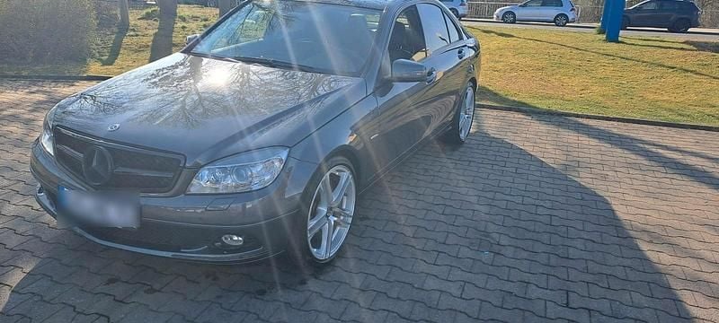 Grau Gebraucht 2009 Mercedes 200 Limousine | 9.900 € - Bild 1/4