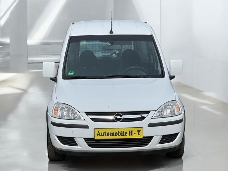 Weiß Gebraucht 2006 Opel Combo Edition Van / Kleinbus | 4.200 € (Fairer Preis) - Bild 1/4