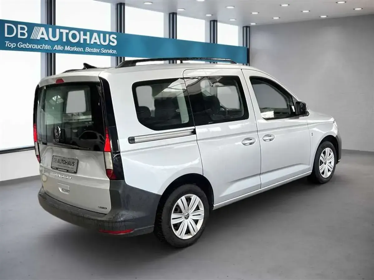 Second-hand VW Caddy 122 CP (89 kW) 2022 Argintiu Monovolum