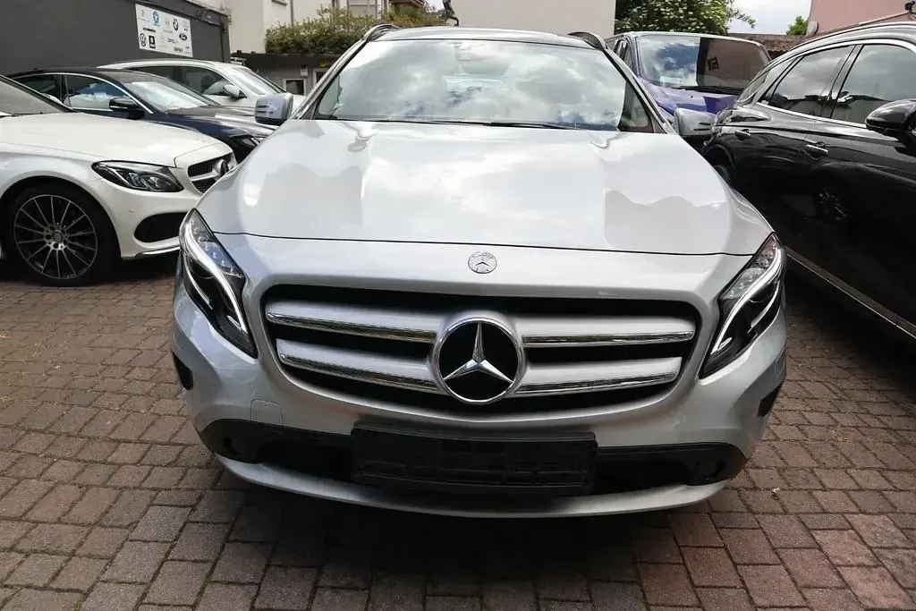 Gebraucht Mercedes GLA200 Style 156 PS (114 kW) 2014 Silber (metallic) SUV