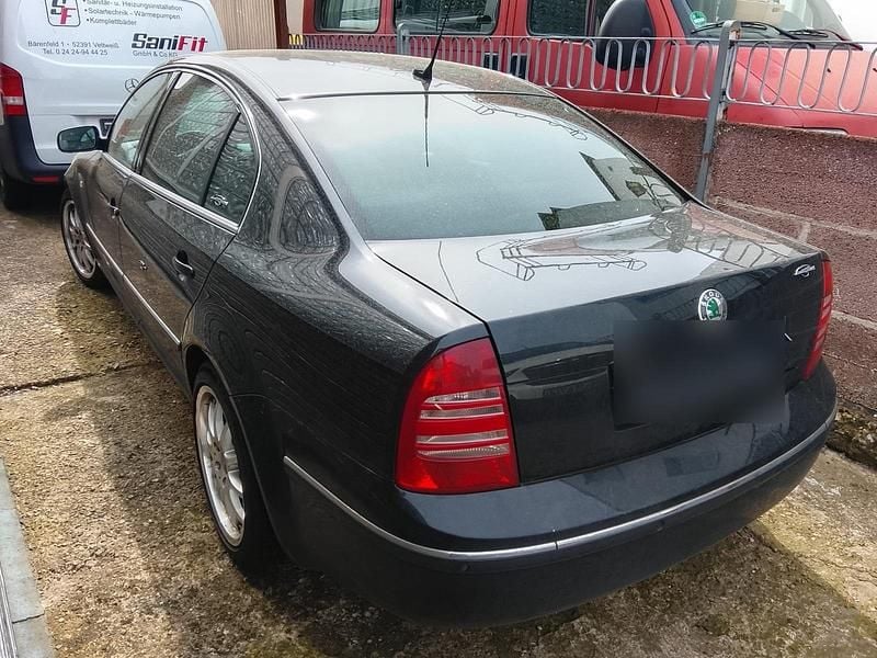 Second-hand Skoda Superb 2005 Negru Berlinǎ