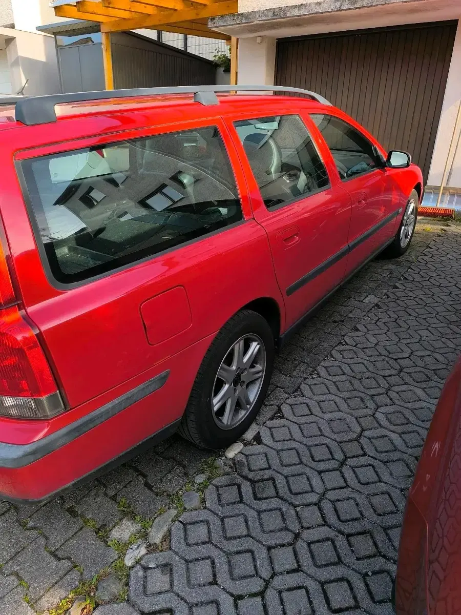 Gebraucht Volvo V70 140 PS (102 kW) 2003 Rot Kombi