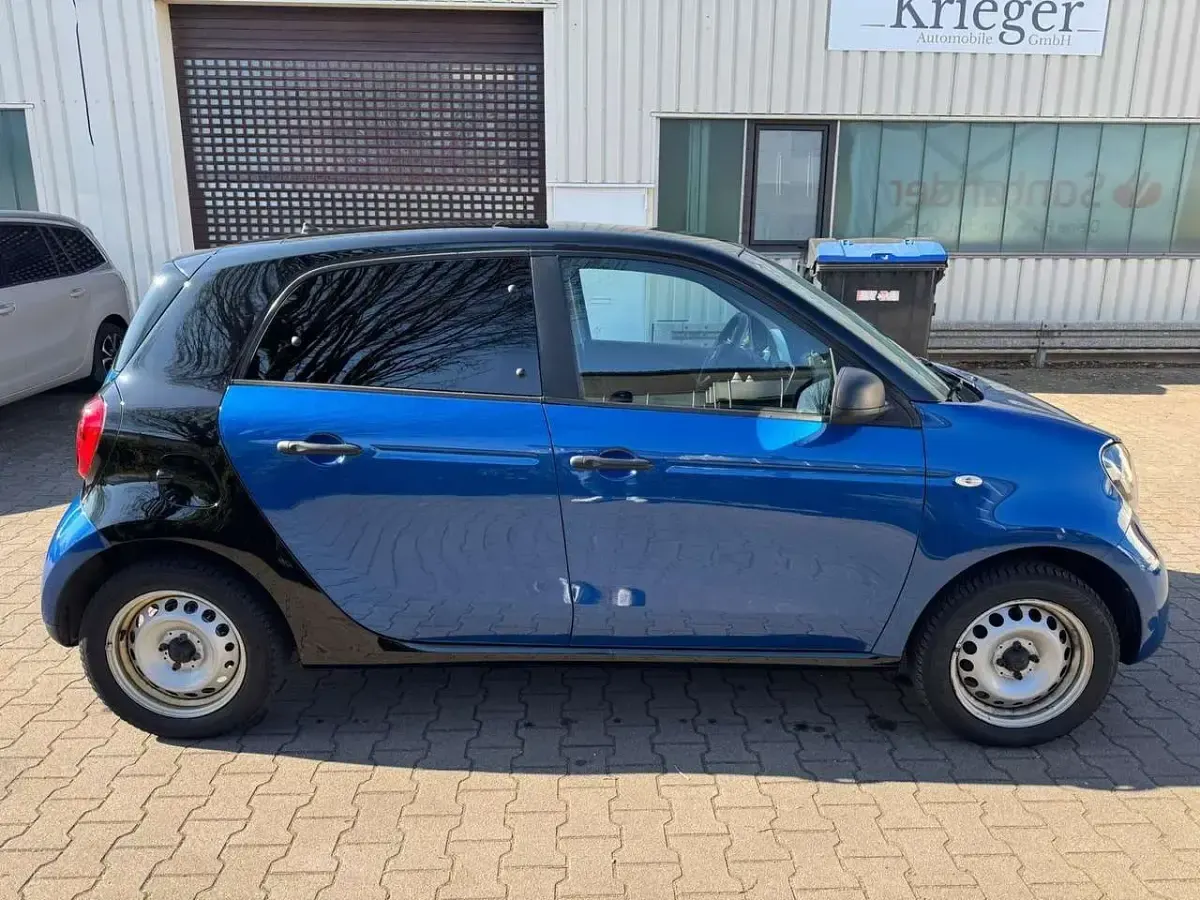 Używany Smart ForFour 71 KM (52 kW) 2018 Niebieski Hatchback