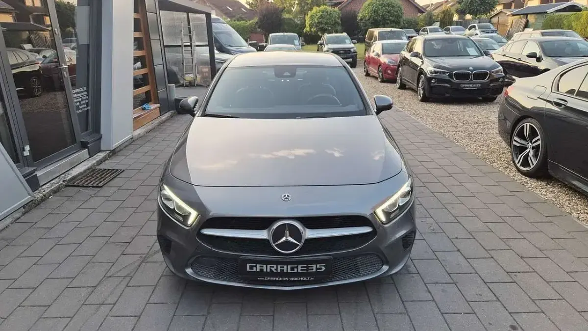 Gebraucht Mercedes A200 Progressive 163 PS (119 kW) 2019 Grau Limousine
