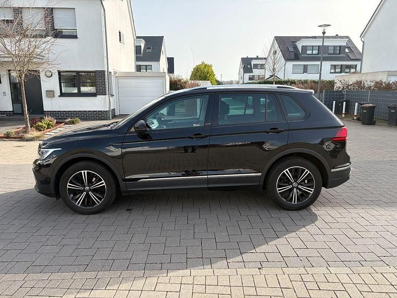 Gebraucht VW Tiguan Active 131 PS (96 kW) 2022 Schwarz SUV