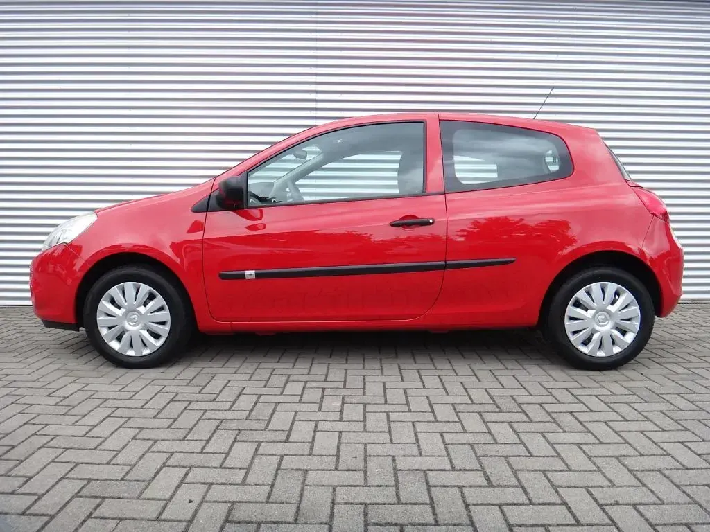 Gebraucht Renault Clio IV 75 PS (55 kW) 2012 Rot (metallic) Limousine