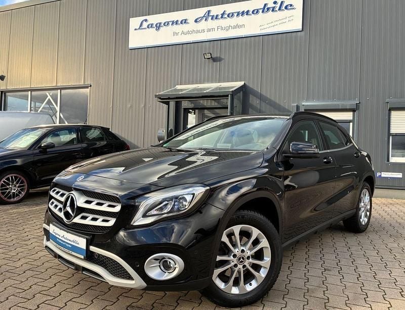 Kosmosschwarz Gebraucht 2019 Mercedes GLA220 SUV | 24.489 € (Fairer Preis) - Bild 1/4
