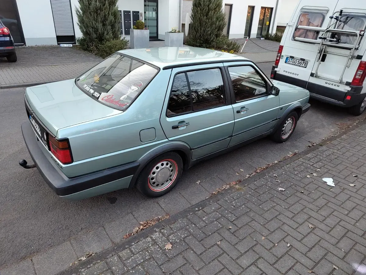 Używany VW Jetta 90 KM (66 kW) 1990 Niebieski Sedan/Limuzyna