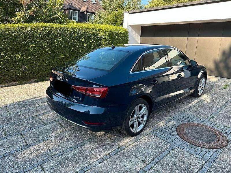 Gebraucht Audi A3 116 PS (85 kW) 2019 Blau Limousine