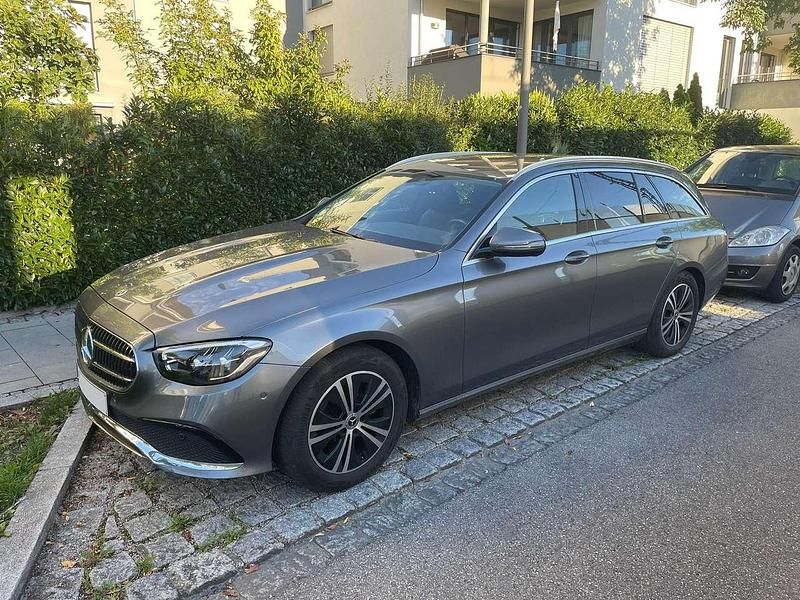 Gebraucht Mercedes E220 Exclusive 200 PS (147 kW) 2022 Grau Kombi