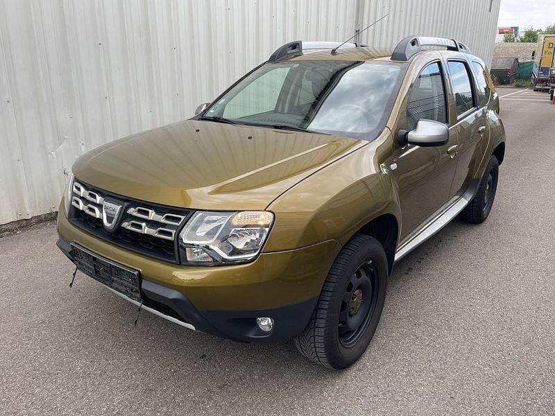 Grün Gebraucht 2017 Dacia Duster Lauréate SUV | 6.390 € (Superpreis) - Bild 1/4