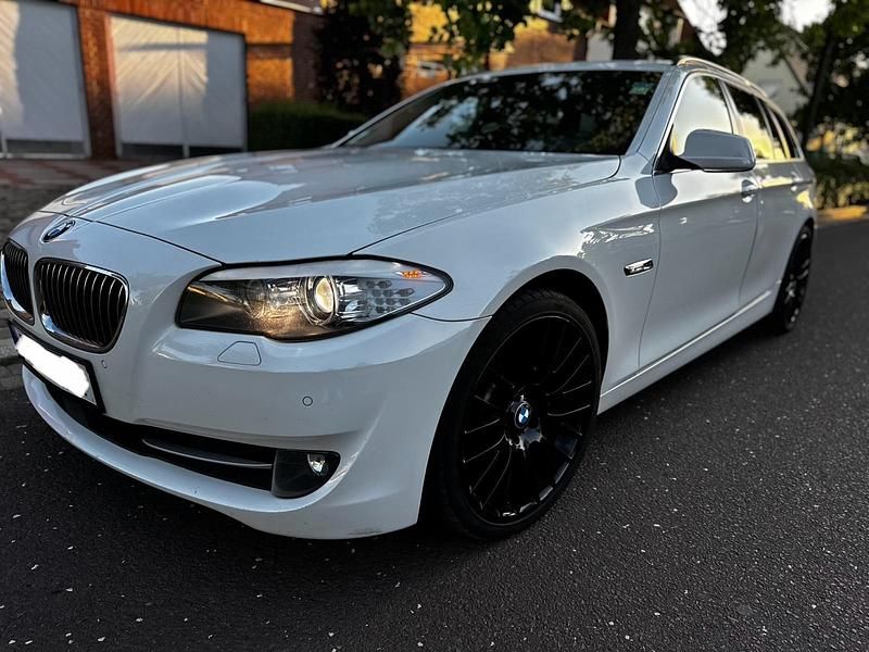 Weiß Gebraucht 2010 BMW 530 Kombi | 6.990 € (Superpreis) - Bild 1/4