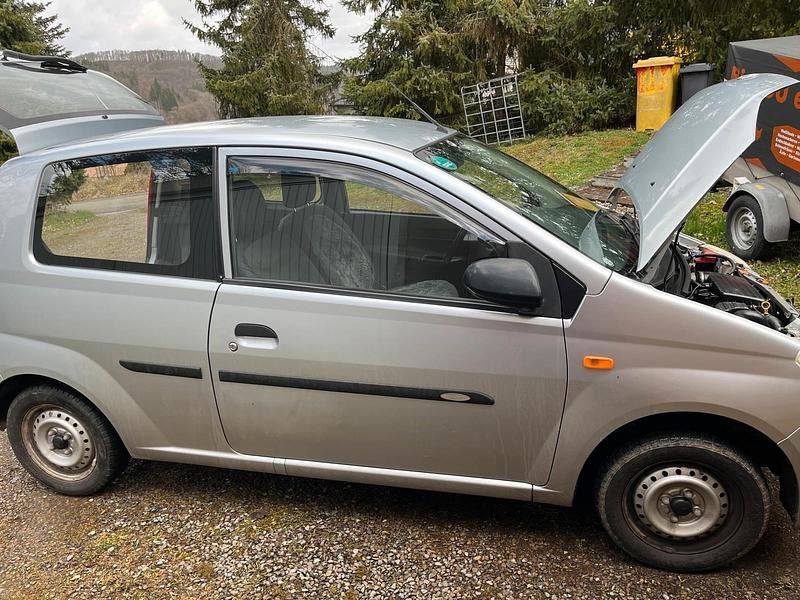 Gebraucht Daihatsu Cuore 58 PS (42 kW) 2006 Silber Kleinwagen