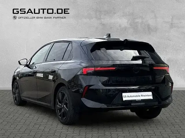 Używany Opel Astra 131 KM (96 kW) 2024 Czarny Sedan/Limuzyna