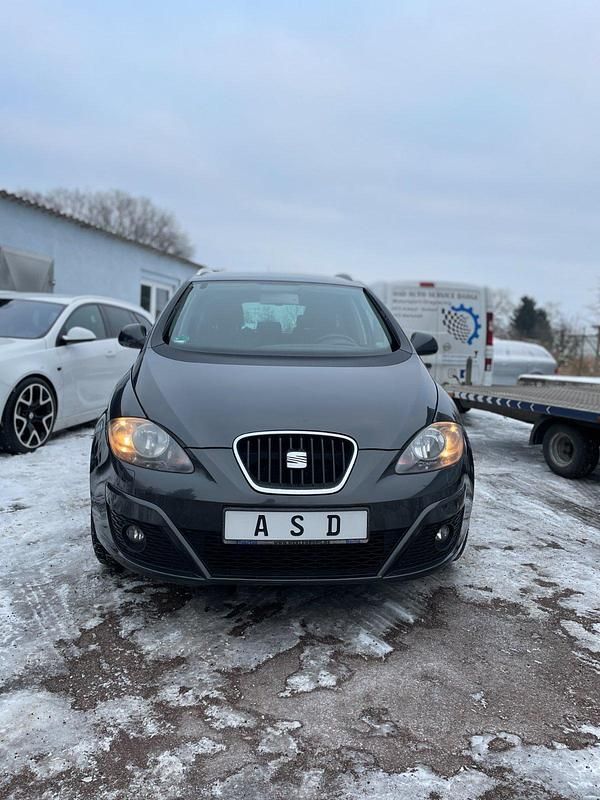 Schwarz Gebraucht 2011 Seat Altea XL Ecomotive Van / Kleinbus | 4.500 € (Teuer) - Bild 1/4