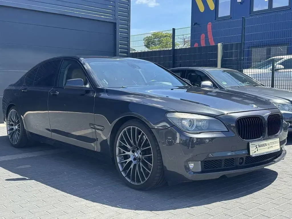 Gebraucht BMW 740 326 PS (239 kW) 2008 Silber/grau Limousine