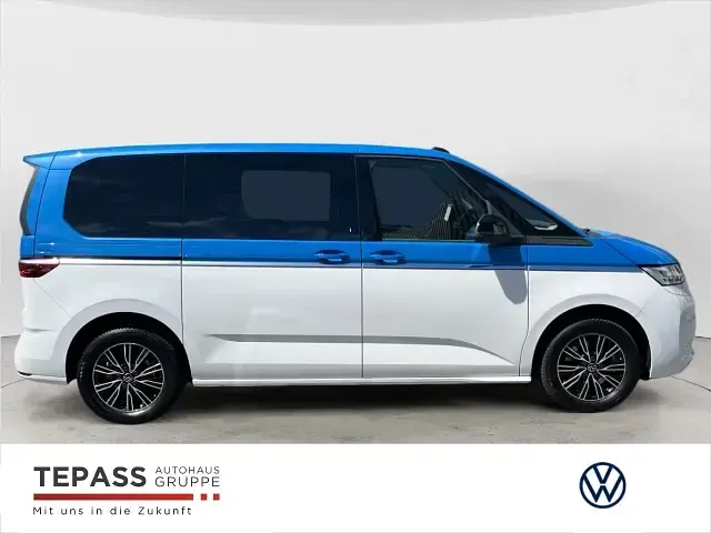 Gebraucht VW Multivan Basis 136 PS (100 kW) 2023 Blau Van / Kleinbus