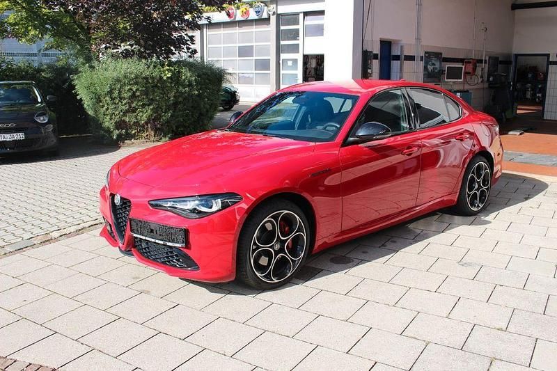 Rot Gebraucht 2023 Alfa Romeo Giulia Competizione Limousine | 37.900 € (Fairer Preis) - Bild 1/4