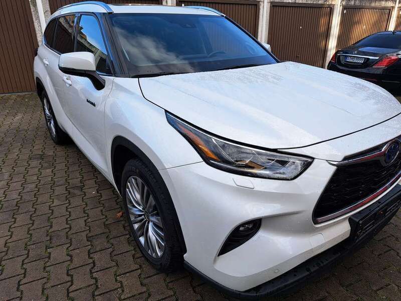 White pearl cs Gebraucht 2021 Toyota Highlander Hybrid Executive SUV | 38.870 € - Bild 1/4