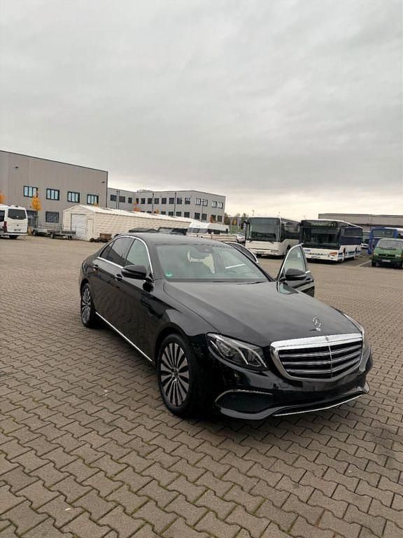 Schwarz Gebraucht 2018 Mercedes E350 Exclusive Limousine | 27.100 € (Etwas zu teuer) - Bild 1/4