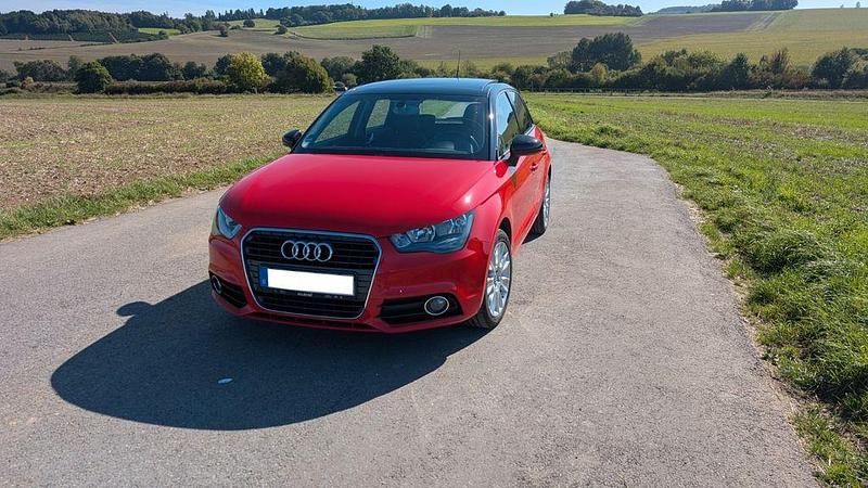 Rot Gebraucht 2014 Audi A1 Sportback Ambition Kleinwagen | 11.000 € (Fairer Preis) - Bild 1/4