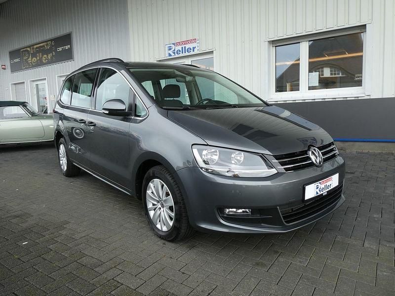 Grau Gebraucht 2022 VW Sharan Comfortline Van / Kleinbus | 27.999 € (Guter Preis) - Bild 1/4