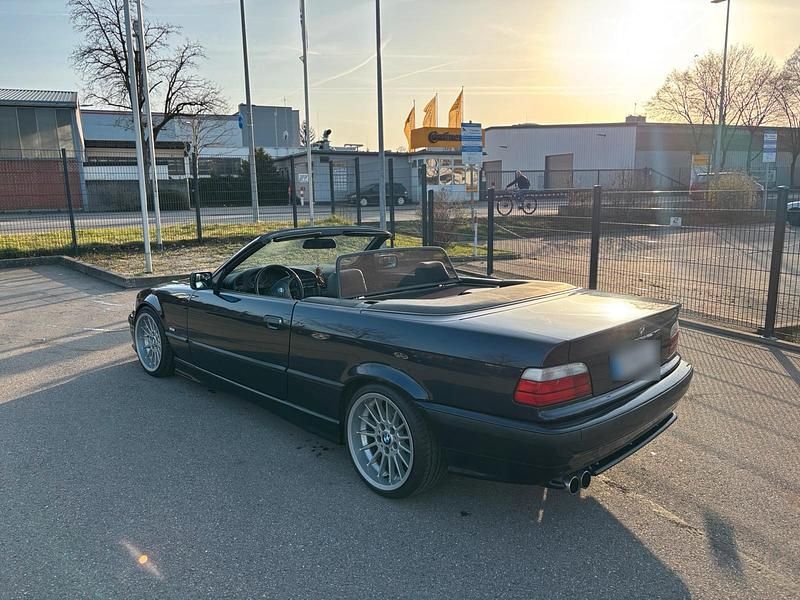 Gebraucht BMW 318 Cabriolet 116 PS (85 kW) 1998 Blau Cabrio