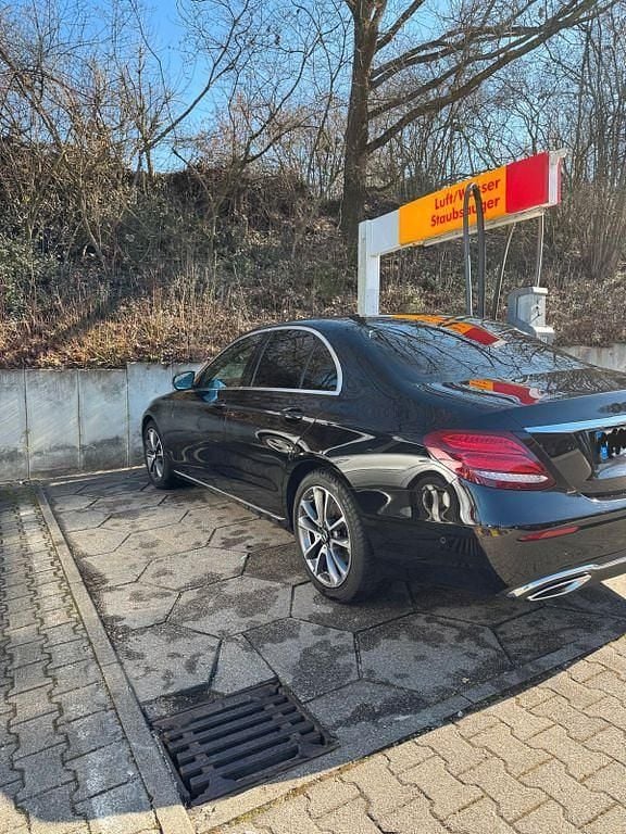 Gebraucht Mercedes E200 197 PS (144 kW) 2019 Schwarz Limousine