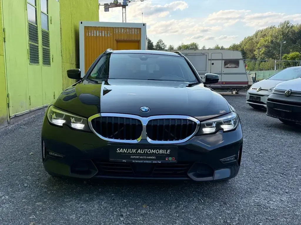 Gebraucht BMW 320 Sport Line 190 PS (139 kW) 2022 Schwarz Limousine