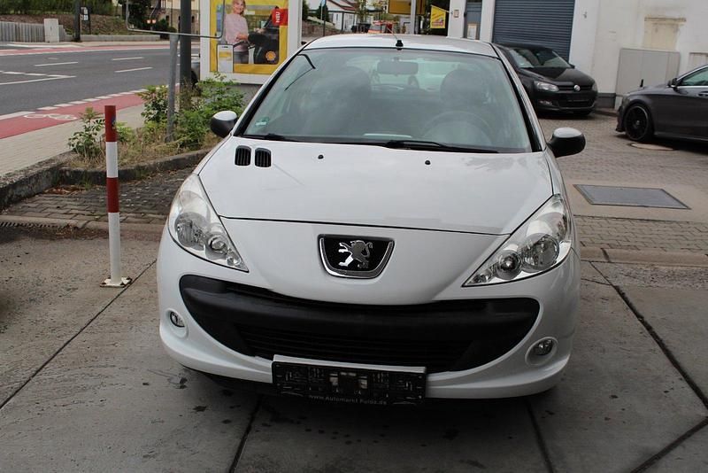 Weiß Gebraucht 2010 Peugeot 206 Kleinwagen | 2.499 € (Fairer Preis) - Bild 1/4