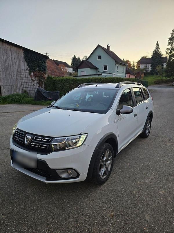 Weiß Gebraucht 2018 Dacia Logan MCV Stepway Kombi | 6.900 € (Fairer Preis) - Bild 1/4